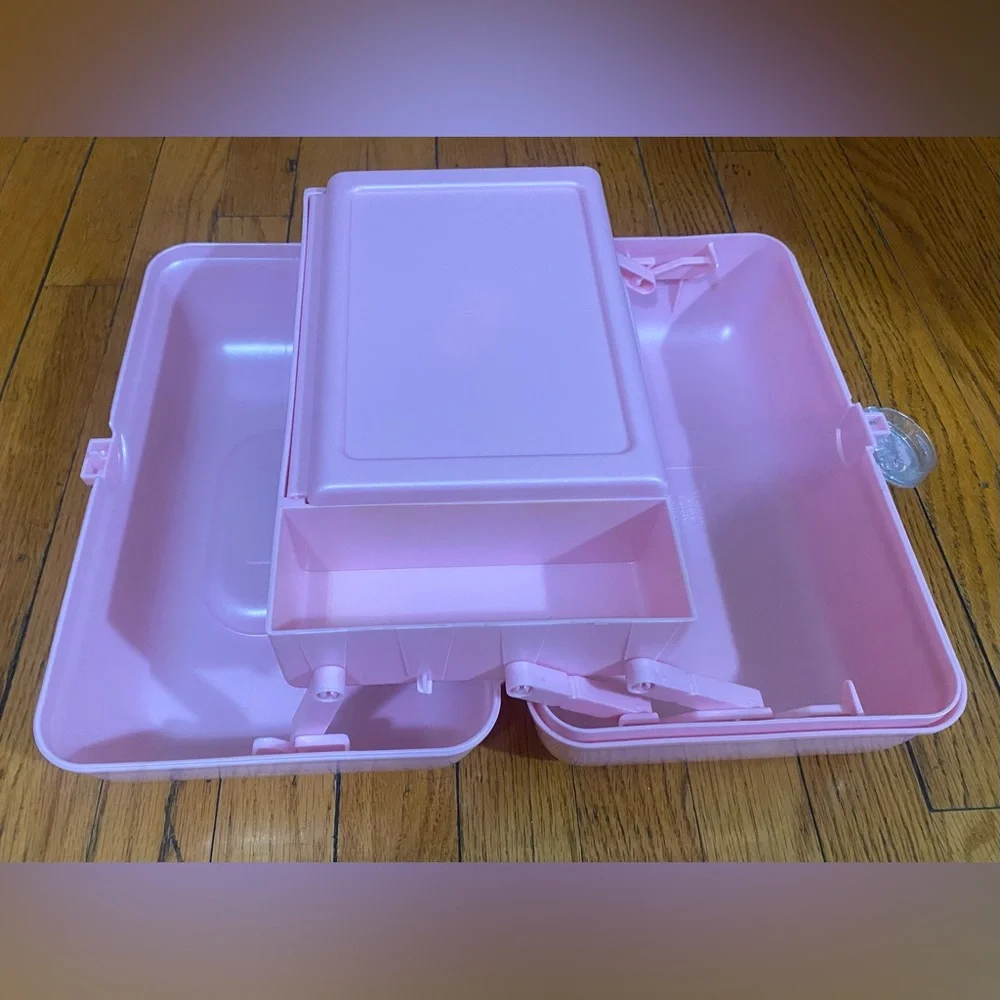 Vintage Caboodles case- pink and sparkly with mirror